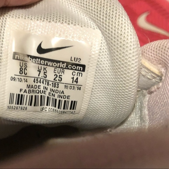 Nike baby/toddler Velcro shoe - Picture 8 of 10